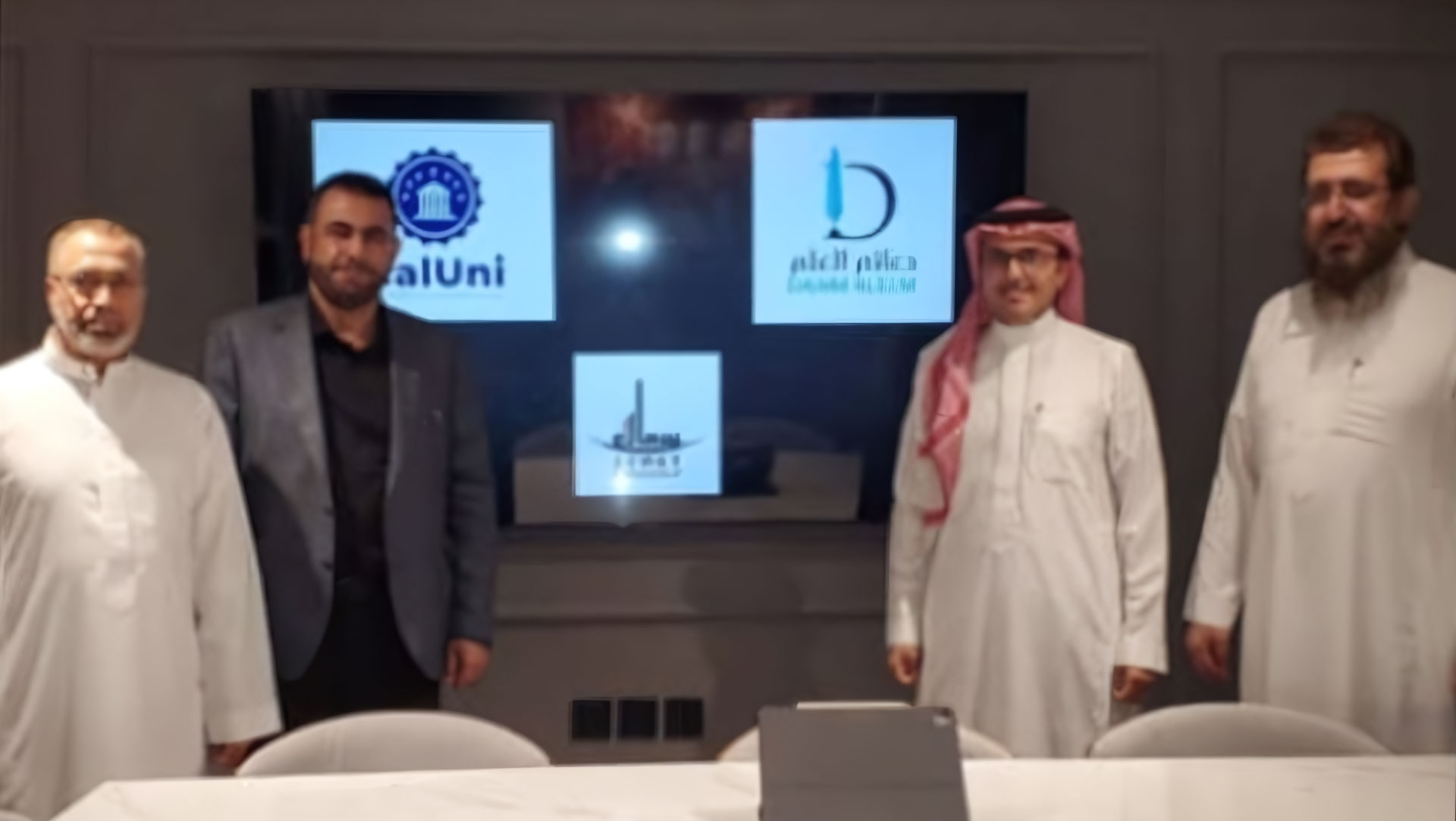 استقبلت شركة دعائم العلم في مقرها بالرياض وفدًا رفيعًا من جامعة كاليفورنيا للعلوم والتكنولوجيا، وذلك لبحث أطر ومجالات التعاون والشراكة بين الجانبين.